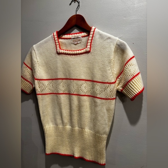 Elegant Cream and Red Women's Sweater 70’s vintage unique cute feminine - Picture 2 of 8